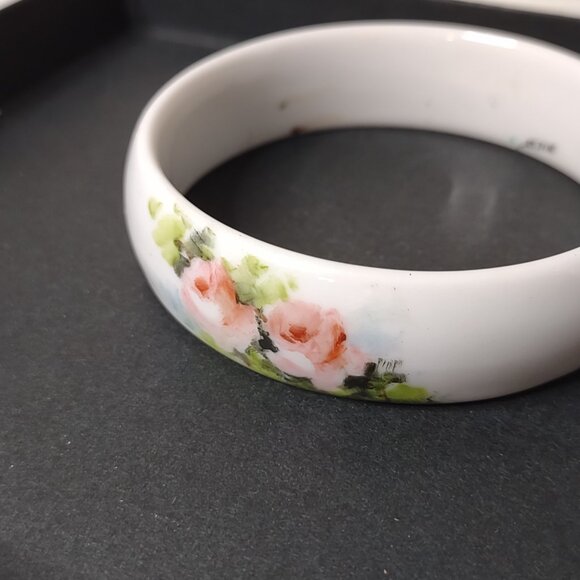 8.75 Inch Pretty Porcelain Flower Bangle - Picture 2 of 10
